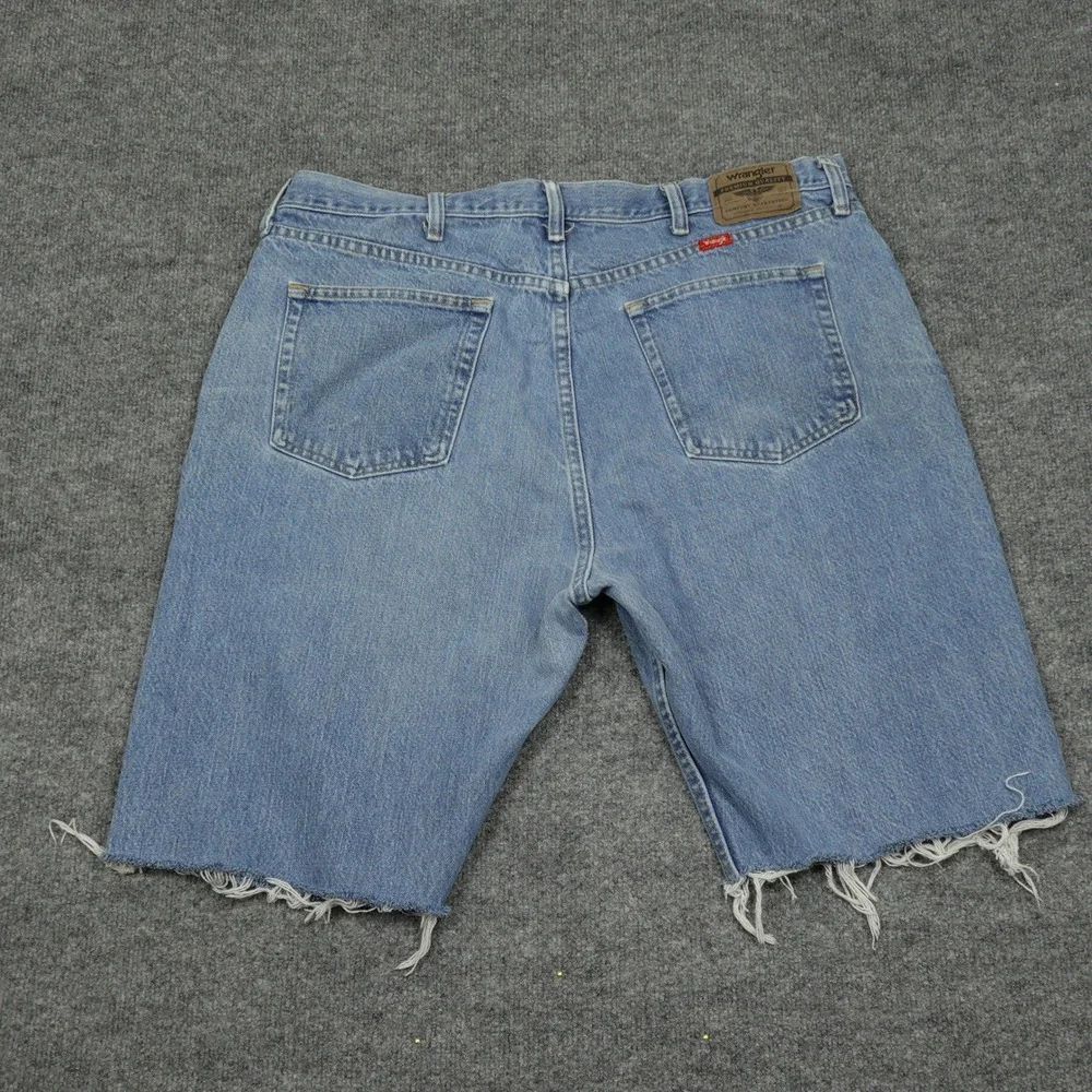 Wrangler Shorts Mens 40 Blue Light Wash Regular Fit Raw Hem Cut Off Denim Jorts